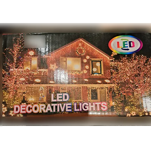 Chaîne d'éclairage avec lumières LED, destinée à un usage extérieur.