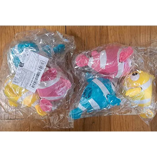 Ensemble de 3 jouets de bain en forme de poisson, avec un système de remontage pour activer les nageoires. Disponible en bleu, rose et jaune. Produit vendu en ligne, notamment via SHEIN (identifiant unique sl25052455755708518).