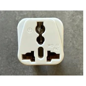 Deux variantes d'adaptateurs blancs EU 2 pin à UK 3 pin plug fournis avec certaines pompes électriques utilisées pour les pistes de gymnastique AirTumble. La piste de gymnastique AirTumble elle-même n'est pas affectée. Le rappel ne s'applique qu'aux adaptateurs de prise.