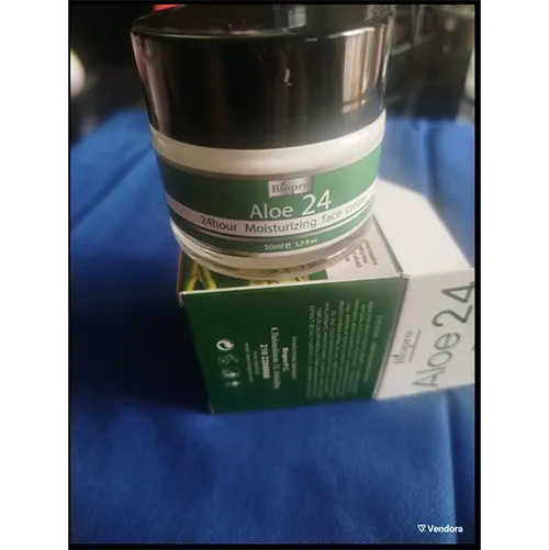 Crème, annoncée comme hydratante, 50 ml.