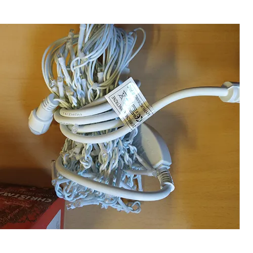 Chaîne d'éclairage extensible de style glacé avec 80 lumières LED sur une chaîne avec fonction clignotante.