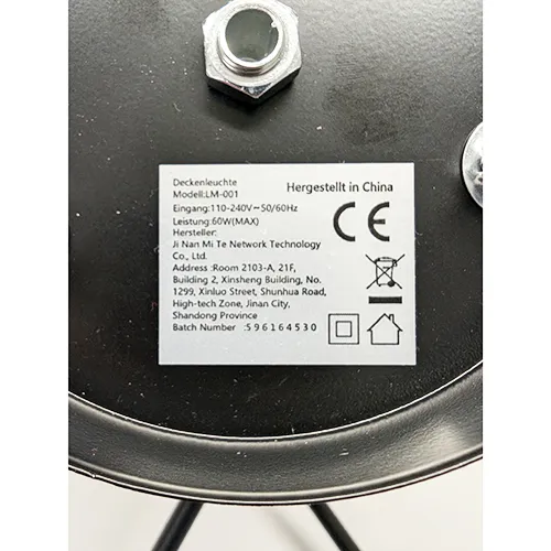 Plafonnier avec trois bras en noir pour la lumière E27 à 6 ampoules.