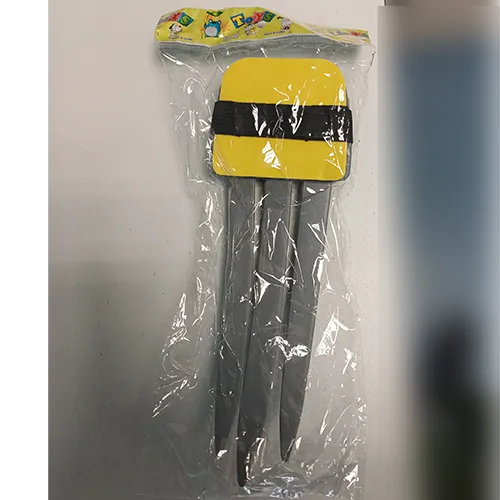 Costume de fantaisie représentant le personnage de Marvel Wolverine, en taille S, composé d'un costume de corps, dont la partie supérieure est rembourrée. Vendu avec des griffes en plastique et un masque en plastique.