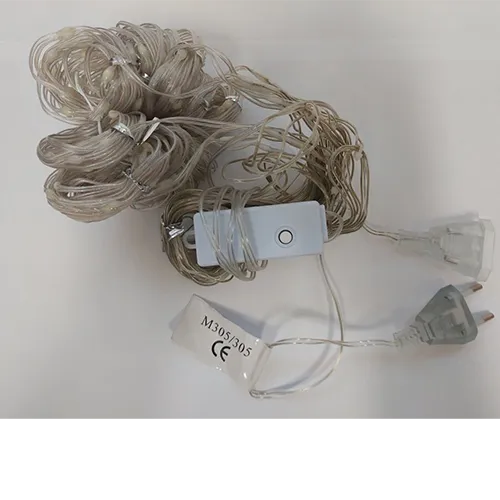 Chaîne d'éclairage de Noël alimentée par le secteur, connectée en série et ressemblant à un rideau, avec 300 lumières LED. Données techniques: 220-240 V, 50 Hz.