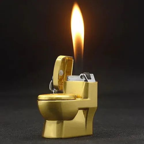 Briquet rechargeable en forme de toilette avec cendrier intégré.