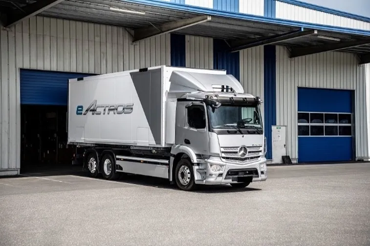 Mercedes-Benz - Camion