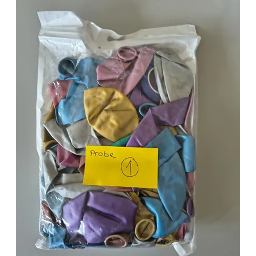 Ballons de différentes couleurs.