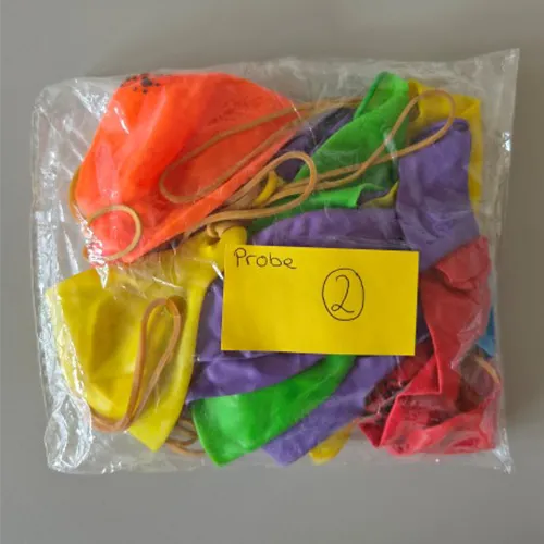 Pack de 12 ballons en latex de différentes couleurs.