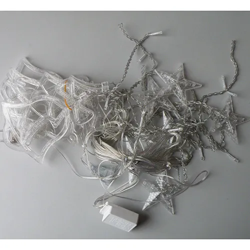 Chaîne d'éclairage LED de Noël à alimentation principale en forme d'étoile à cinq branches, équipée d'un boîtier de commande blanc à 8 fonctions et d'une prise de connexion série. Données techniques: 220 V.