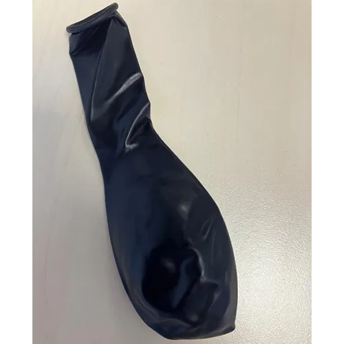 Ballons en latex de couleur noire.