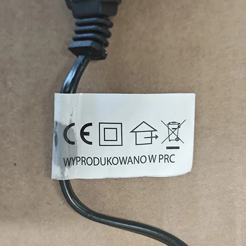 Chaîne d'éclairage, destinée à l'interconnexion, contenant 200 lumières LED non remplaçables. Le produit comprend un dispositif pour changer les modes d'éclairage.