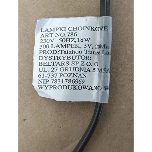 Chaîne d'éclairage destinée à l'interconnexion, contenant 300 lumières LED non remplaçables. Le produit comprend un dispositif pour changer les modes d'éclairage.