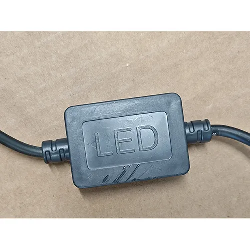 Chaîne d'éclairage, destinée à l'interconnexion, contenant 200 sources lumineuses LED non remplaçables.