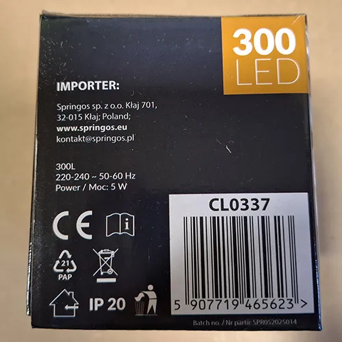 Chaîne d'éclairage destinée à l'interconnexion, qui contient 300 sources lumineuses LED non remplaçables. Le produit comprend un dispositif pour changer les modes d'éclairage.