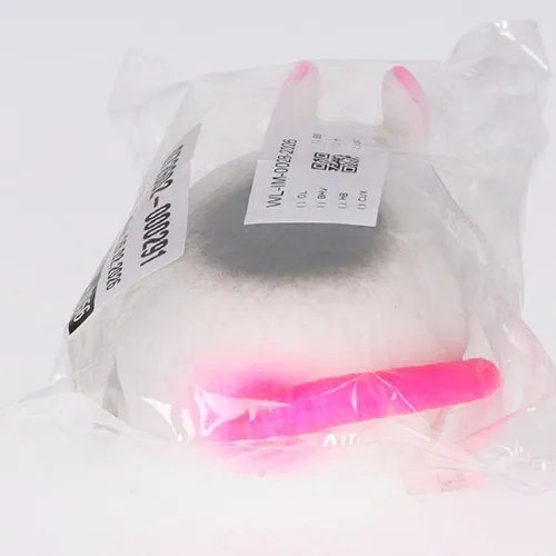 Jouet en plastique extensible en forme de souris, rempli de sable.