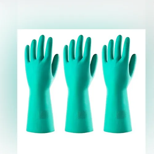 Gants de protection en nitrile vert, annoncés comme résistants aux produits chimiques.