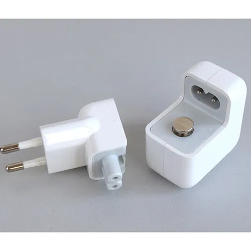 Chargeur de batterie blanc avec un port USB-A et un câble Micro-USB. Entrée : 100-240V, 50-60Hz. Réalisation : 5.1V, 2.1A.