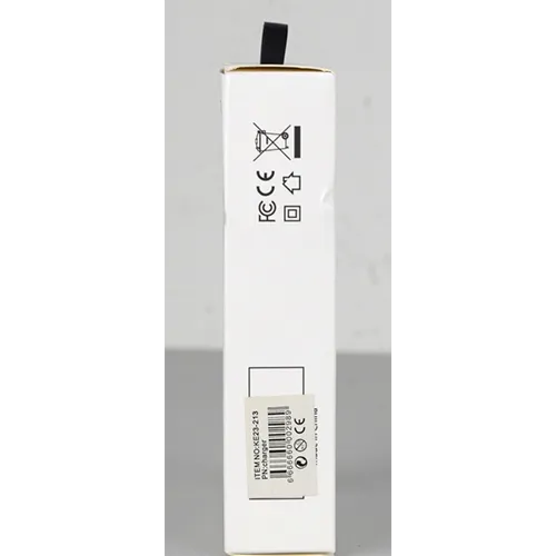 Chargeur USB blanc avec un port USB-A et un port USB-C, intégré à une prise secteur. Entrée : 100-240 V, 50/60 Hz, 0,5 A. Sortie: 9 V/7.2 A, 12 V/5.4 A, 20 V/3.25 A.