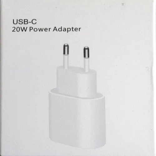 Chargeur de batterie blanc avec un port de sortie USB-C, intégré à une prise secteur.