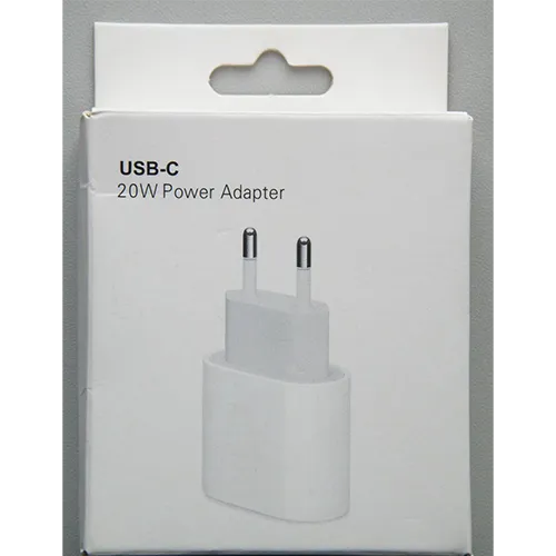 Chargeur USB blanc avec un port de sortie USB Type-C.