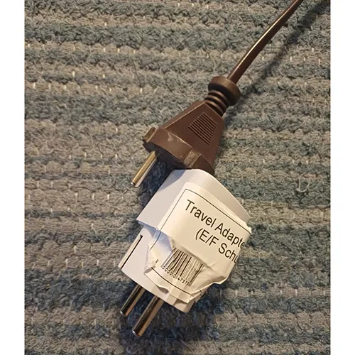 Travel Adapter for EU - Adaptateur de voyage