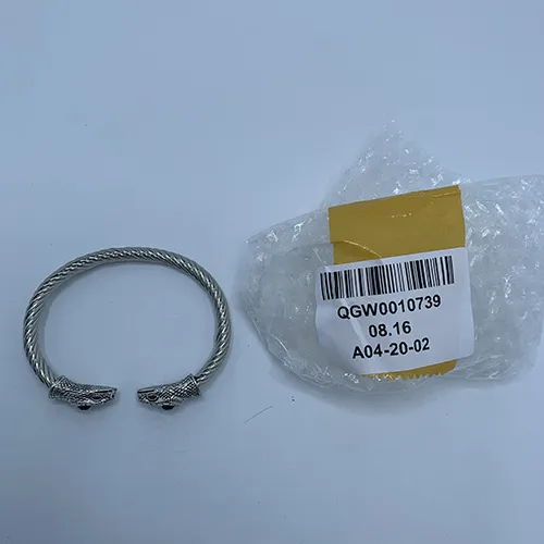 Bracelet bohème en argent à queue de serpent.