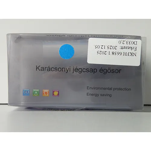Chaîne d'éclairage LED décorative extensible de style glaçon avec 125 lumières LED bleues non remplaçables, fils isolés transparents et une petite boîte de redresseur électronique blanc.