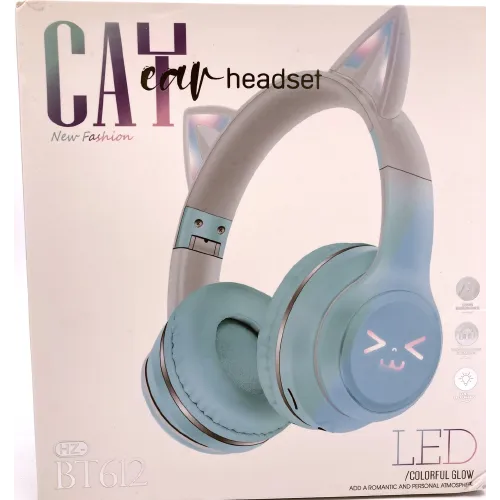 Casque Bluetooth sous forme d'oreilles de chat.