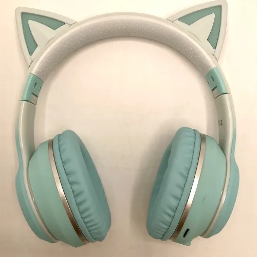 Casque Bluetooth sous forme d'oreilles de chat.